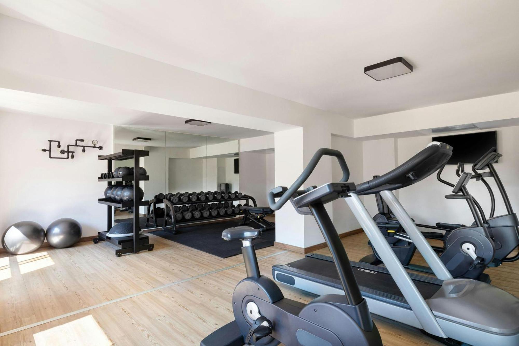 Le Meridien Hotell 4*